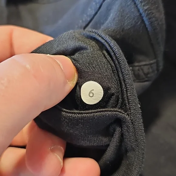 Lululemon Athletica Size 6 Black Cropped Leggings - Picture 5 of 5